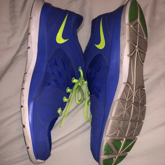 NIKE Running Shoe - Picture 6 of 7